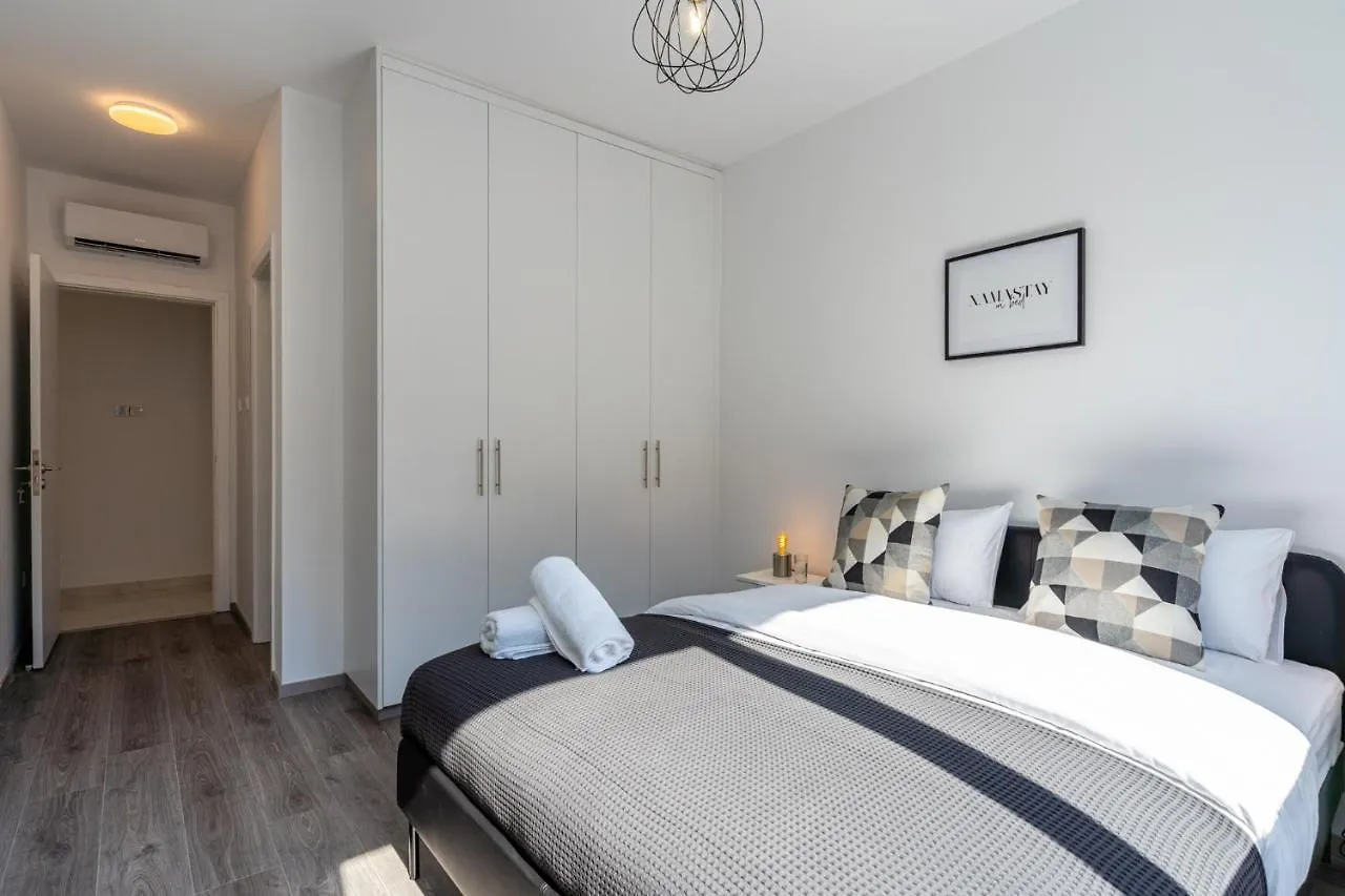 Miles 2-Bedroom Apt In Livadia Apartment Livadhia