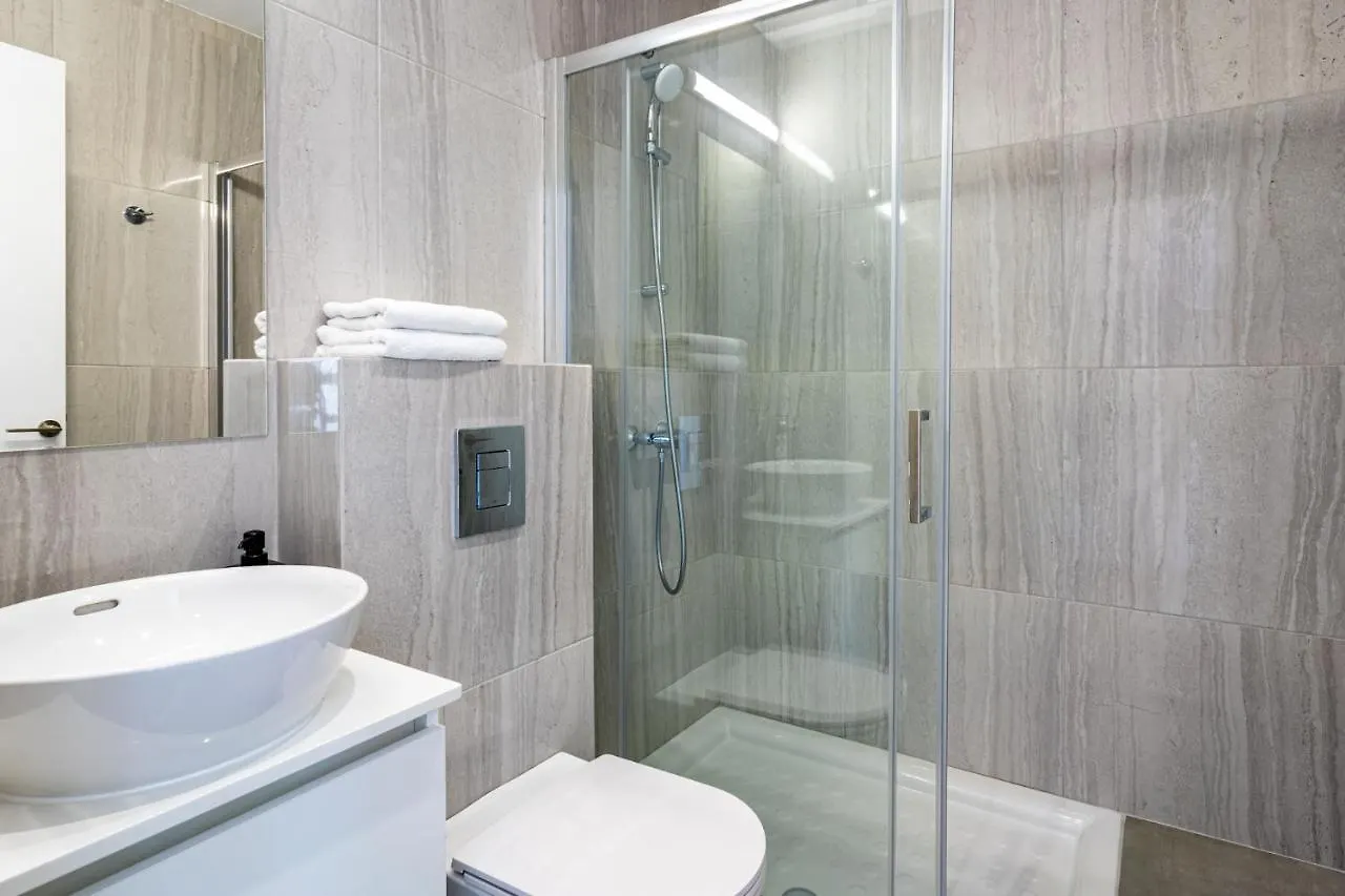 Apartment Miles 2-Bedroom Apt In Livadia