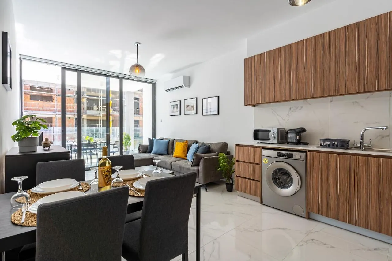 Miles 2-Bedroom Apt In Livadia Apartment Livadhia